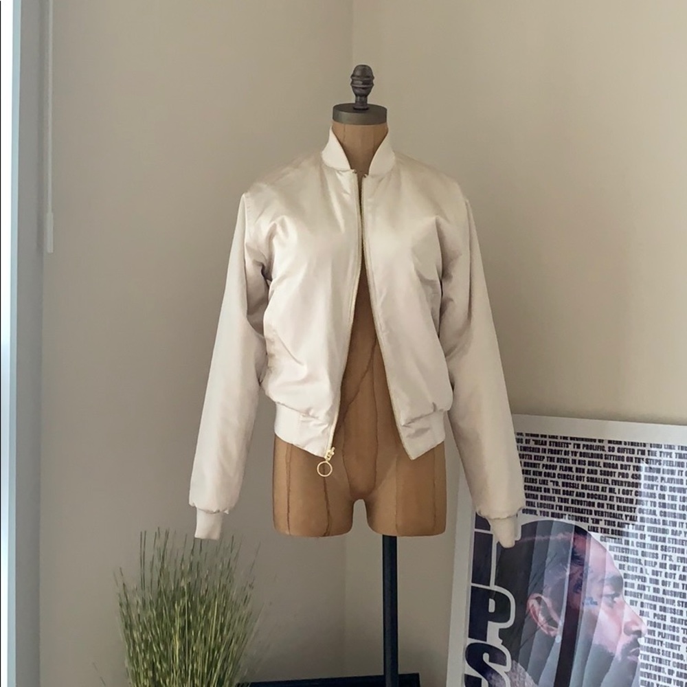 Reversible bomber jacket